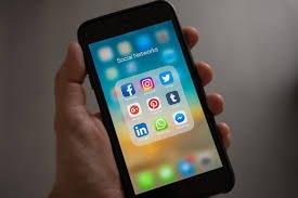 Top 10 Features Every Mobile App Should Have in 2025